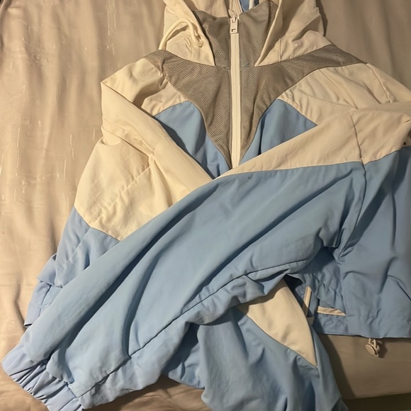 cropped blue white and grey wind breaker - Picture 2 of 3